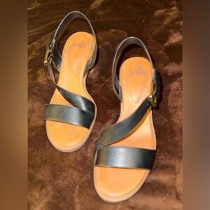 Zodiac, size 8, black leather